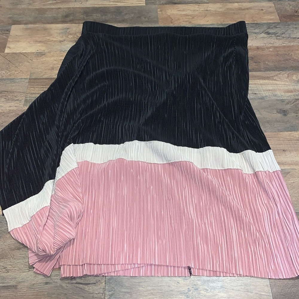 Alfani Wrap Skirt.  3 tone.‎  Size XL.  MIDI.